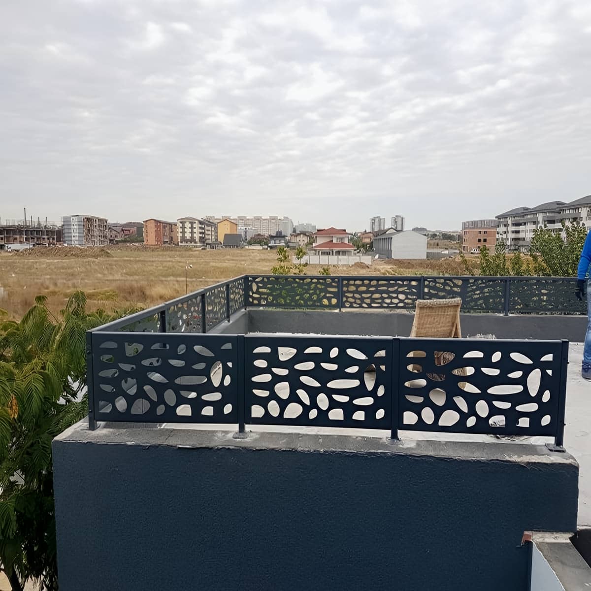نرده سی ان سی ایمن بالکن با رنگ کوره ای بادوام نرده سی ان سی ایمن بالکن با رنگ کوره ای بادوام