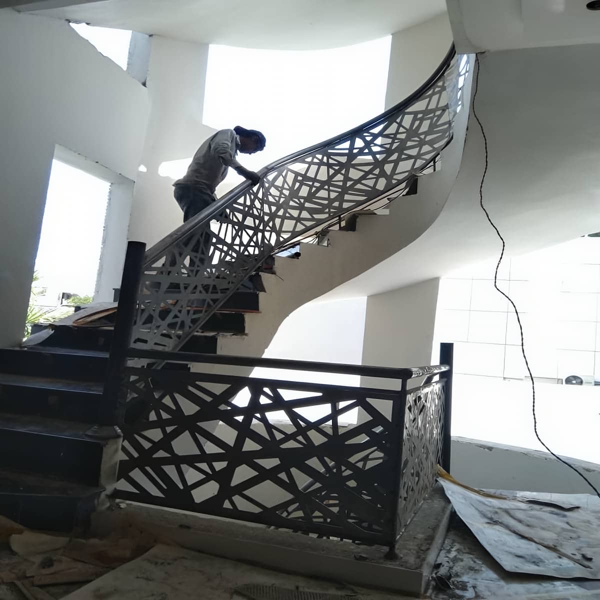 نرده سی ان سی مینیمال مدرن با پوشش کوره ای مقاوم نرده سی ان سی مینیمال مدرن با پوشش کوره ای مقاوم