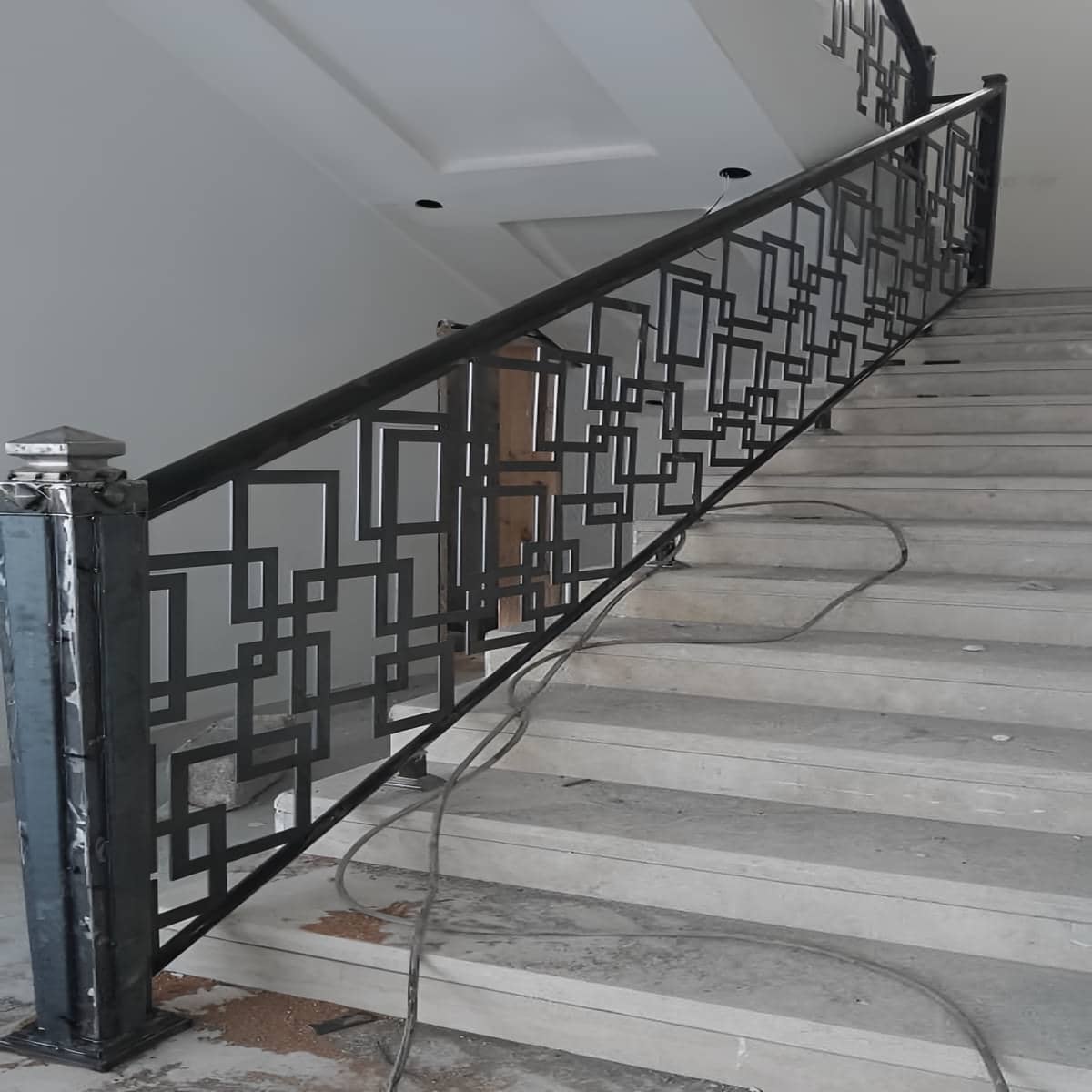 نرده سی ان سی مینیمال مدرن با طرح هندسی ساده نرده سی ان سی مینیمال مدرن