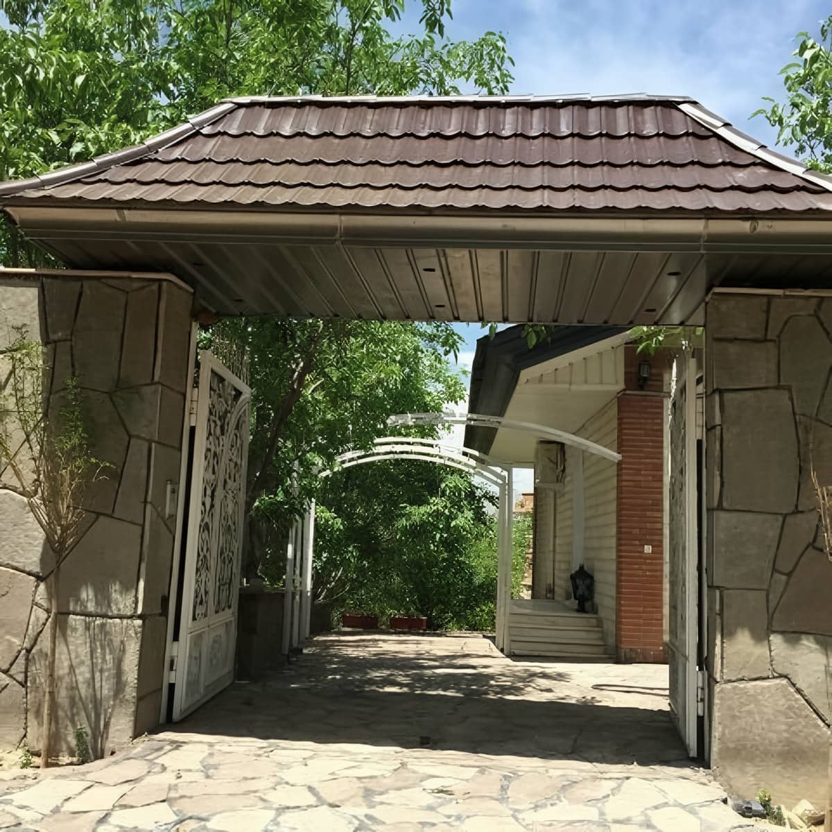 آردواز فلزی شیک ویلایی با رنگ مقاوم نما آردواز فلزی شیک ویلایی با رنگ مقاوم نما
