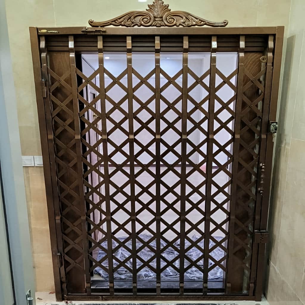 درب آکاردئونی پنج گل دوبل با شبکه فولادی متراکم درب آکاردئونی پنج گل دوبل با شبکه فولادی متراکم