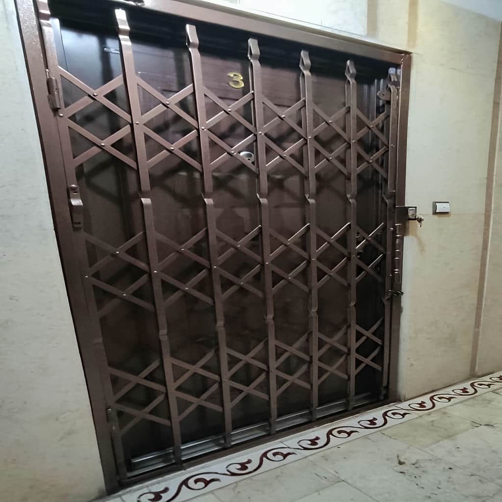 نصب حفاظ آکاردئونی سه لوزی روی چهارچوب