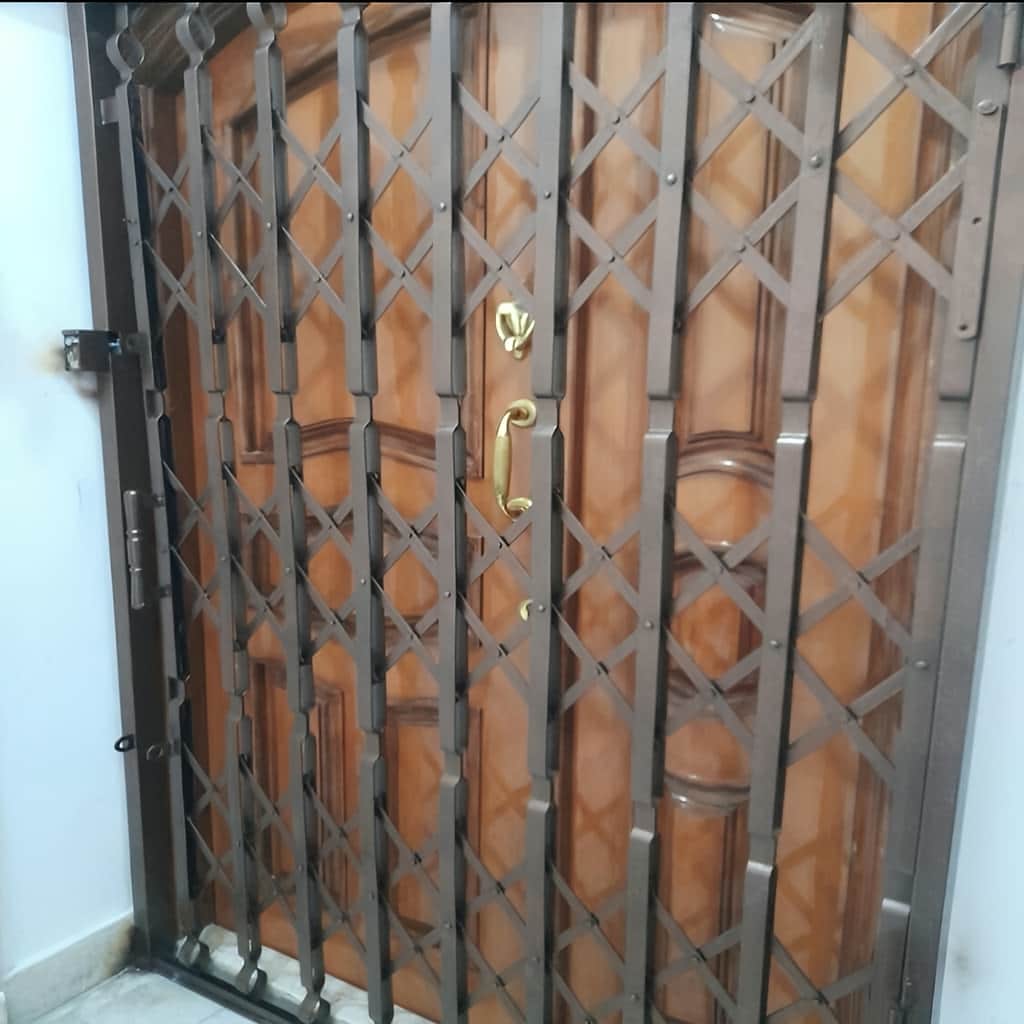 تولید حفاظ آکاردئونی آهنی با رنگ کوره‌ای