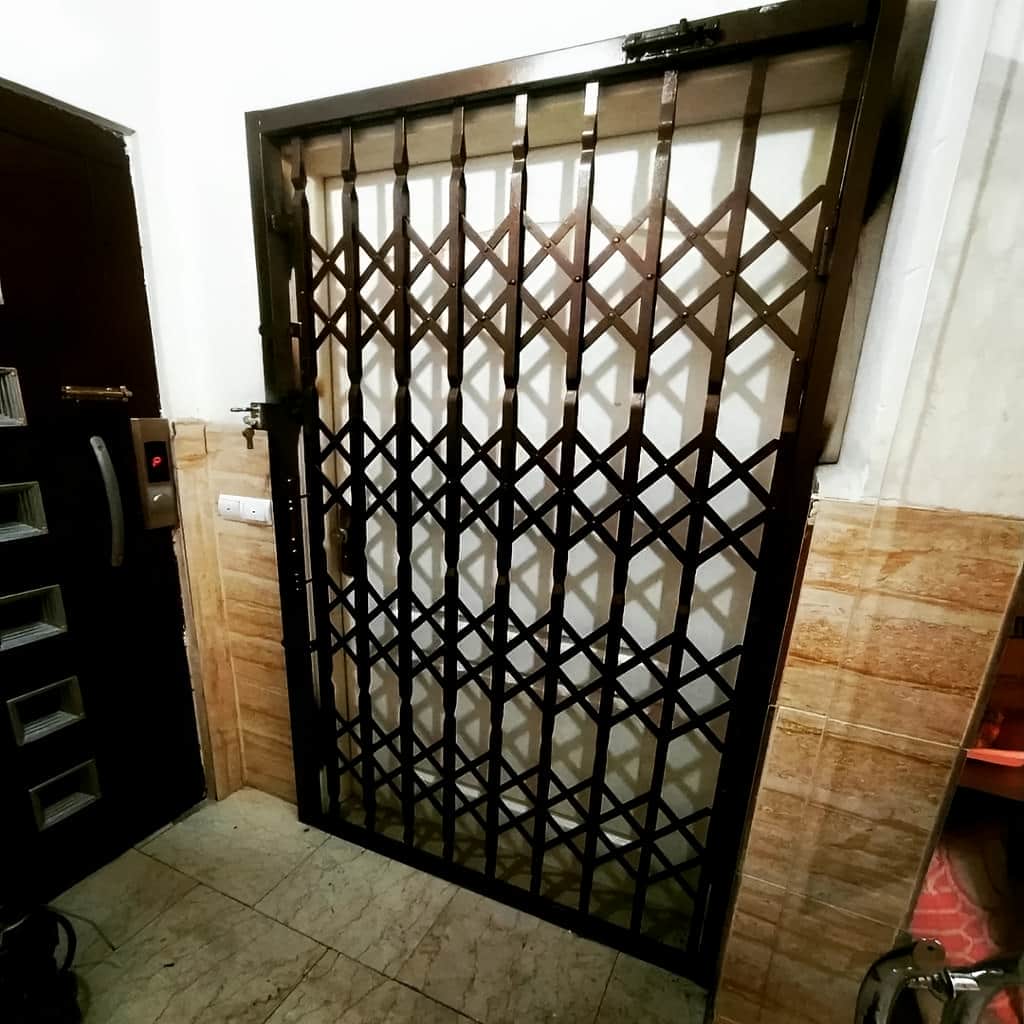 اجرای درب آکاردئونی چهار گل لوزی برای کنترل دسترسی اجرای درب آکاردئونی چهار گل لوزی برای کنترل دسترسی