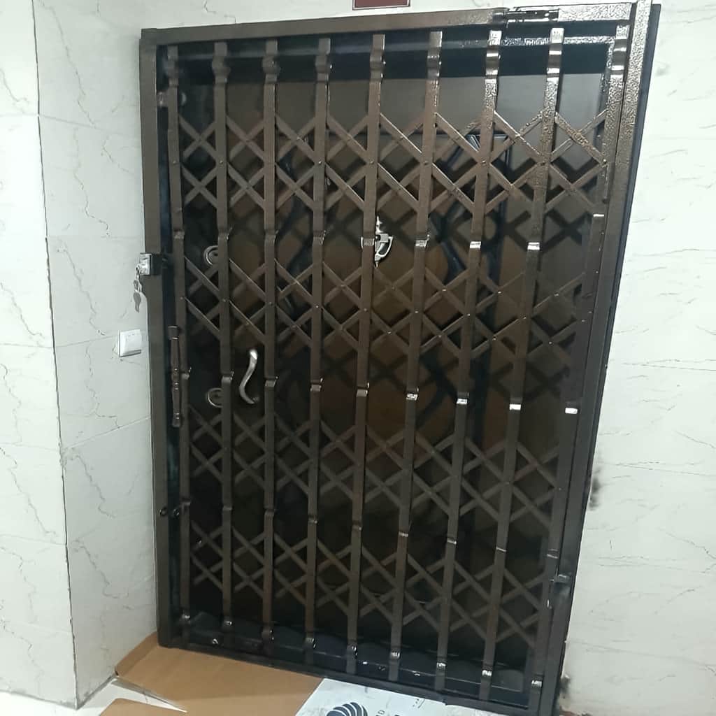 درب آکاردئونی چهار گل لوزی برای امنیت ورودی درب آکاردئونی چهار گل لوزی برای امنیت ورودی
