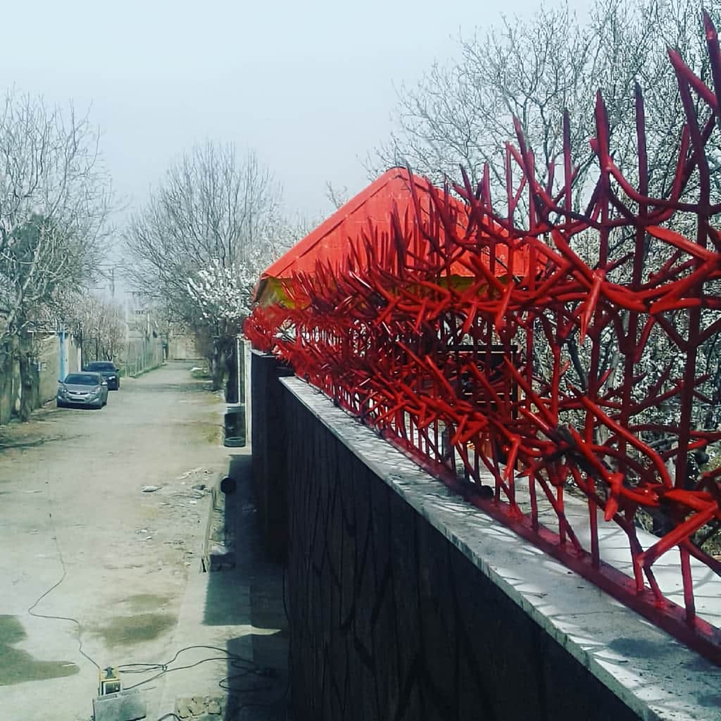 مدل دو ردیفه حفاظ آبشاری روی تاج سنگی عریض