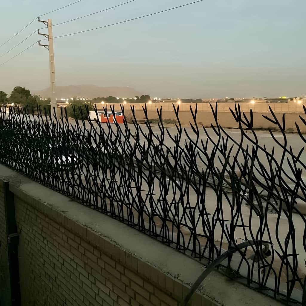 طرح موجی حفاظ بوته ای پرتراکم با نمای منظم