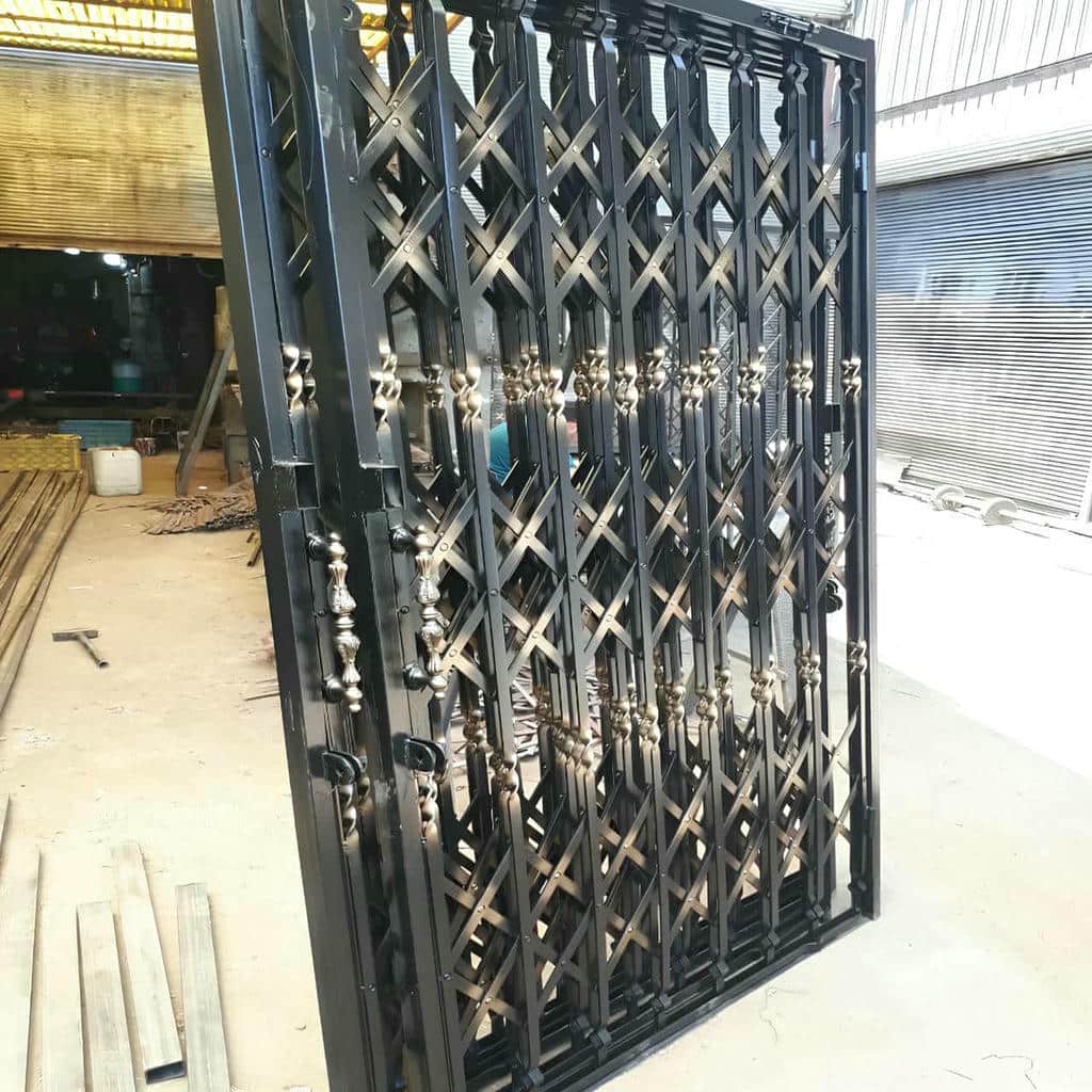 درب آکاردئونی طلایی سلطنتی با شبکه متراکم