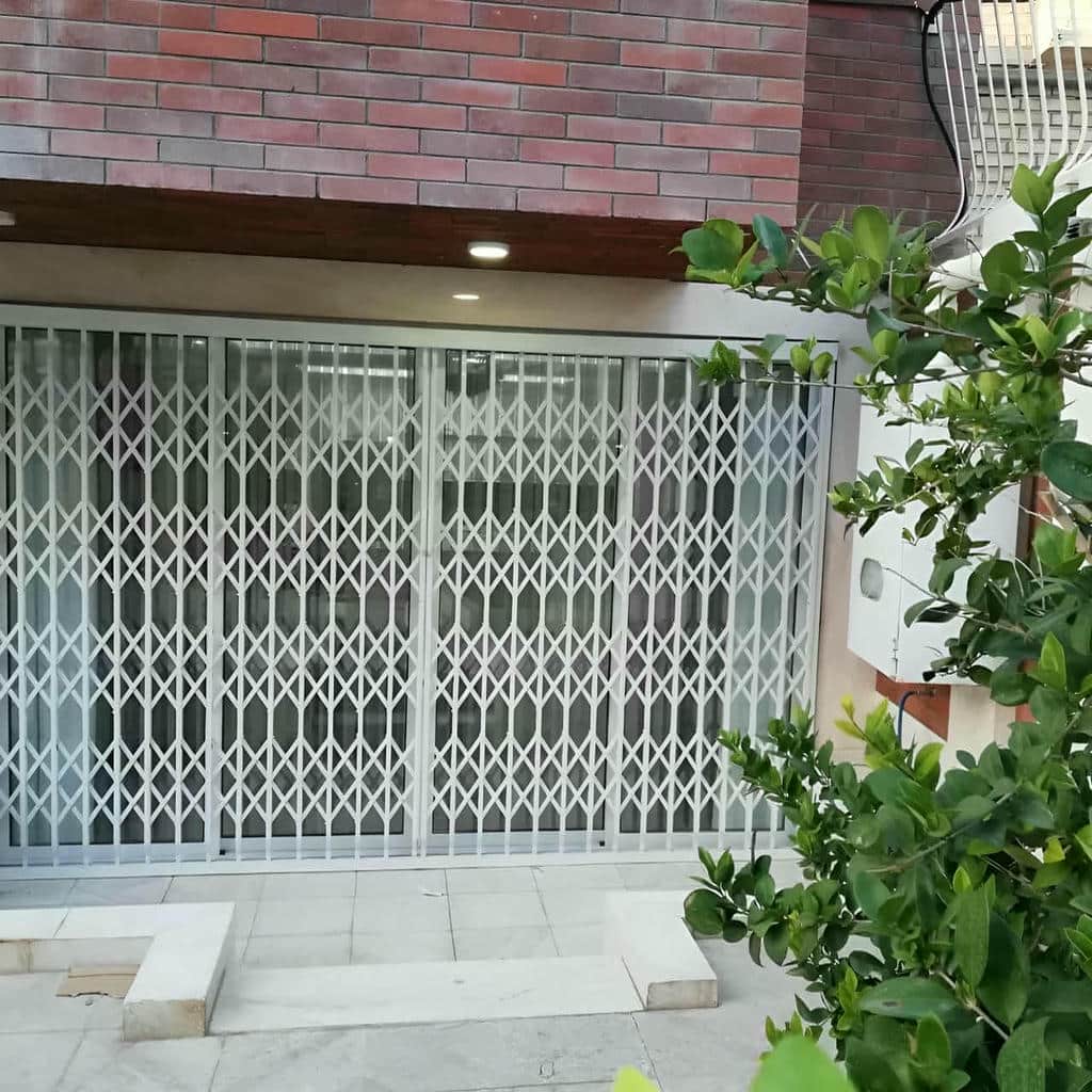 اجرای حفاظ آکاردئونی دو جداره ورودی برای کنترل دسترسی اجرای حفاظ آکاردئونی دو جداره ورودی برای کنترل دسترسی