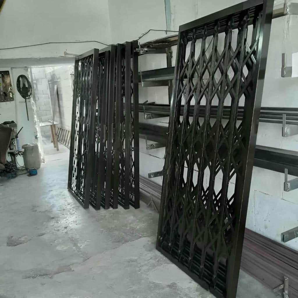7 نمونه حفاظ آکاردئونی کم جا راهرو