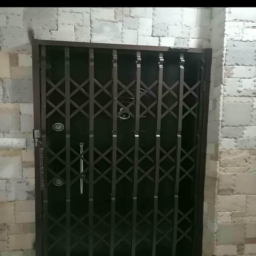 تولید حفاظ آکاردئونی ورودی مجتمع با رنگ کوره‌ای