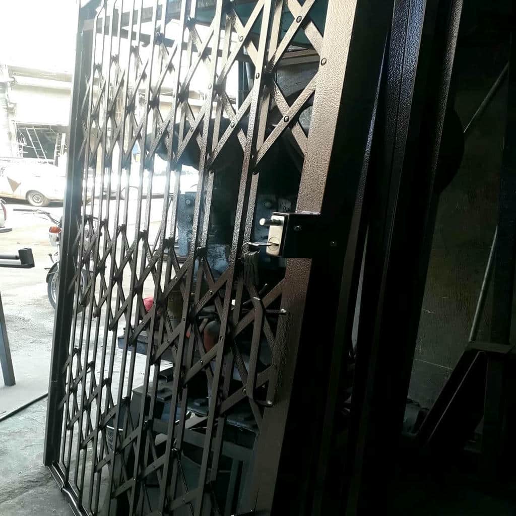درب آکاردئونی طلایی سلطنتی برای امنیت ورودی