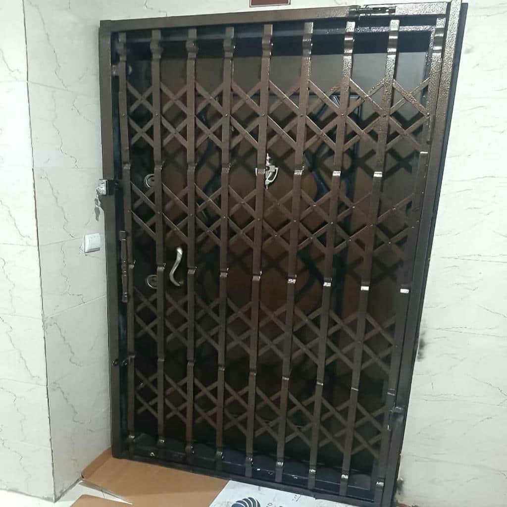 خرید حفاظ درب ضد سرقت فلزی با حرکت روان خرید حفاظ درب ضد سرقت فلزی با حرکت روان