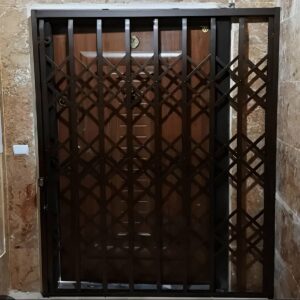 6 طرح درب آکاردئونی مشکی طلایی