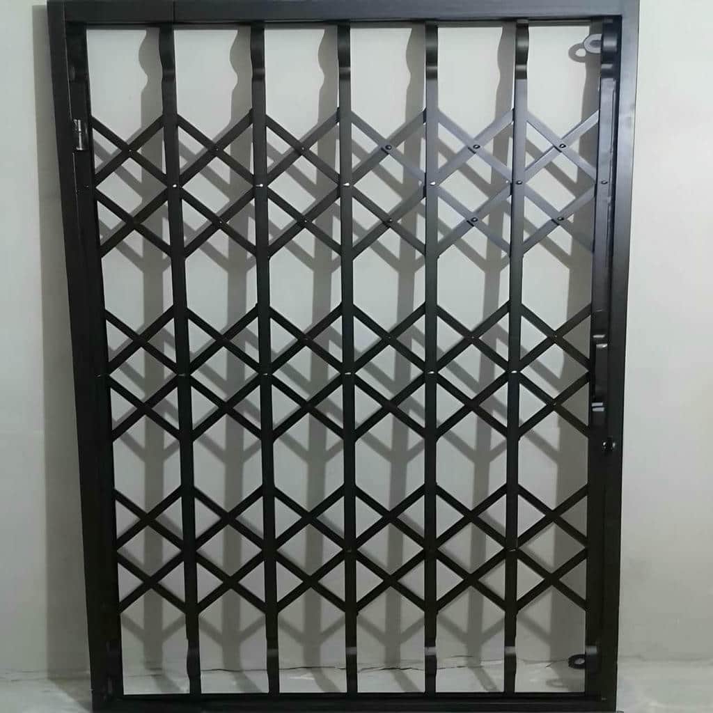 فروش حفاظ آکاردئونی دو جداره ورودی برای واحد مسکونی فروش حفاظ آکاردئونی دو جداره ورودی برای واحد مسکونی
