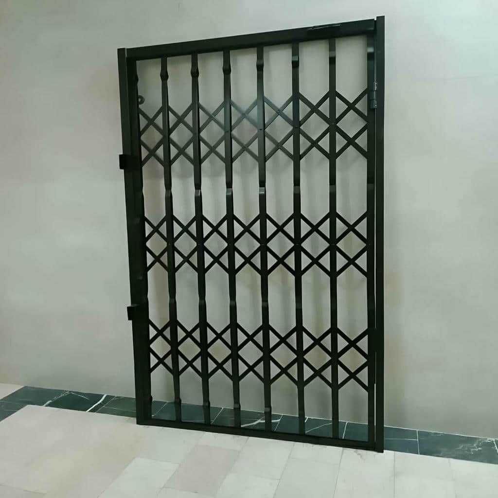 درب ریلی آکاردئونی کم جا برای کنترل رفت‌وآمد