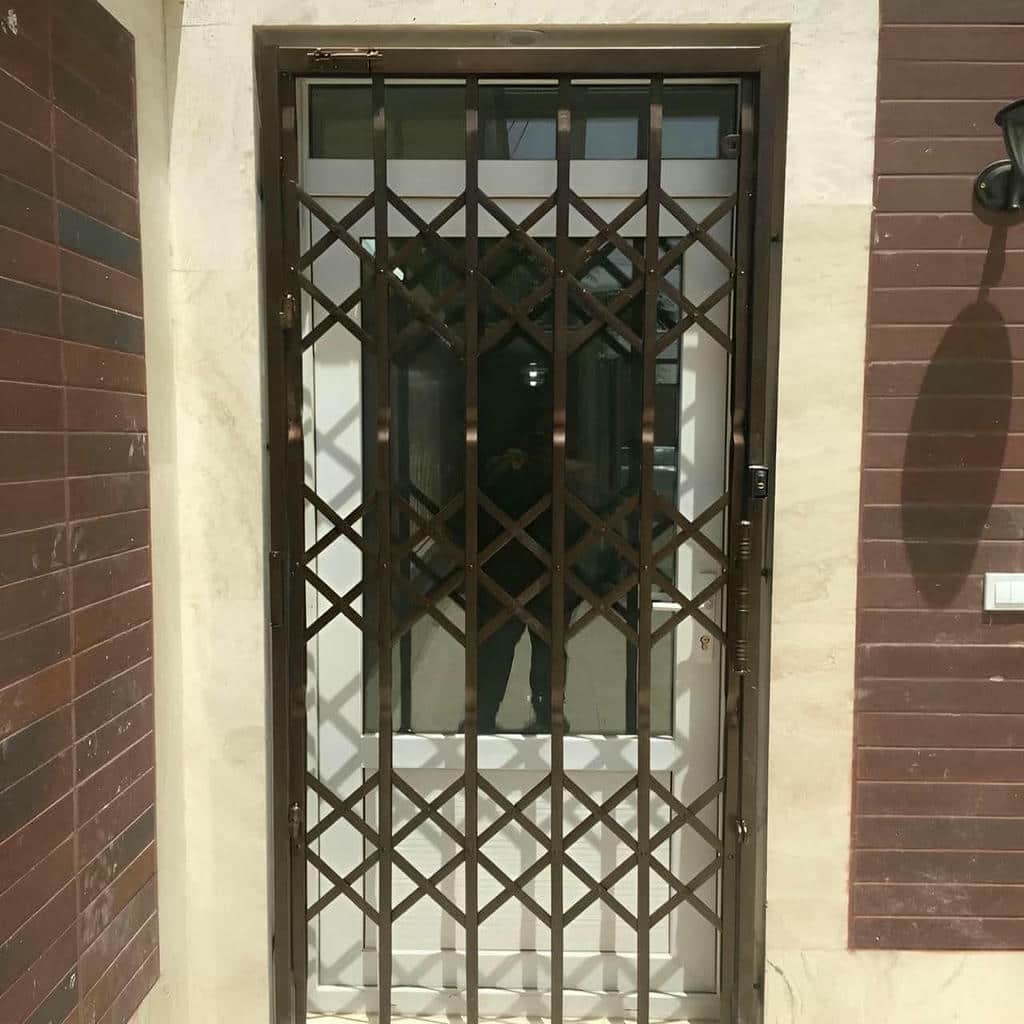 سفارش حفاظ آکاردئونی دو جداره ورودی با محافظ قفل سفارش حفاظ آکاردئونی دو جداره ورودی با محافظ قفل