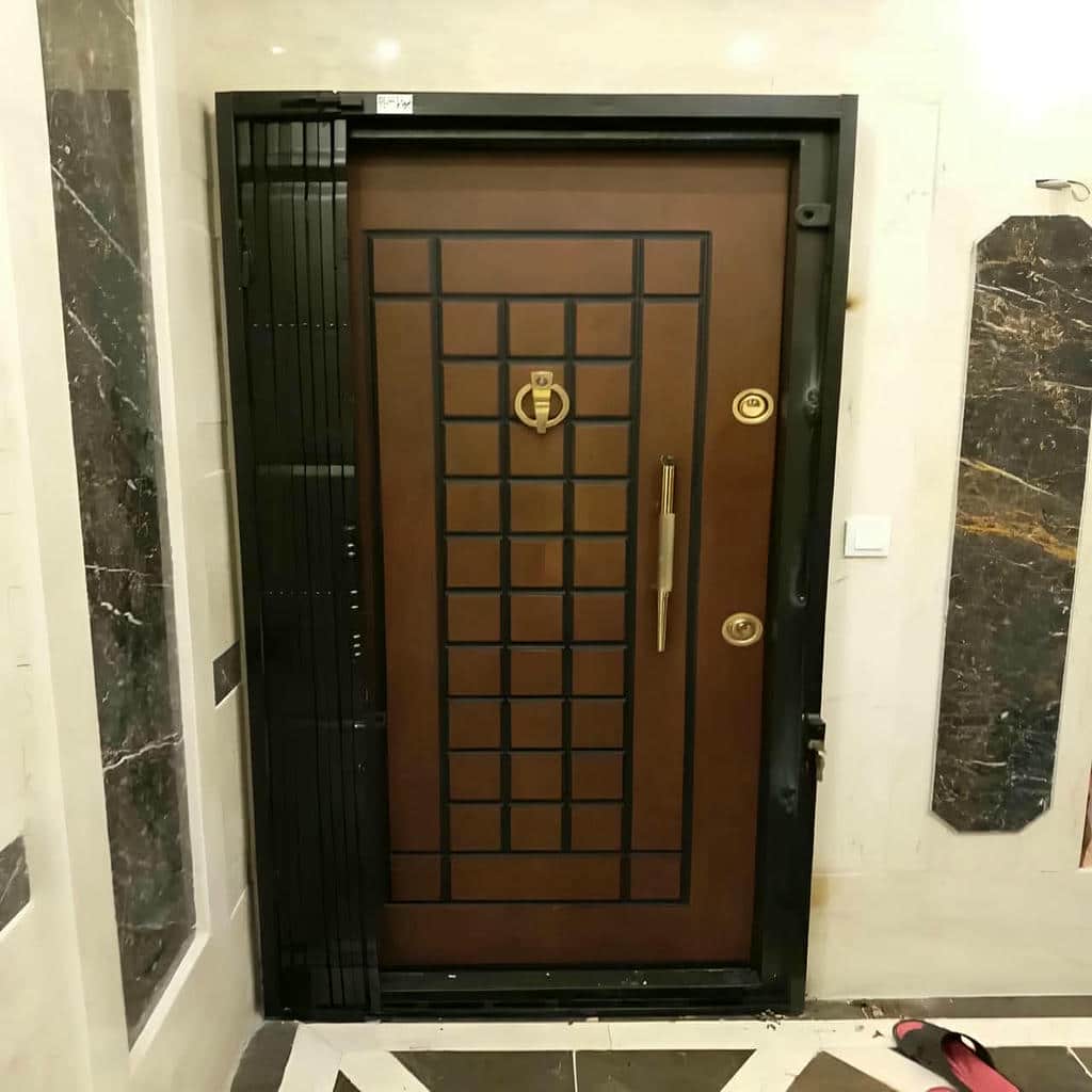 سفارش درب ریلی آکاردئونی کم جا با محافظ قفل سفارش درب ریلی آکاردئونی کم جا با محافظ قفل
