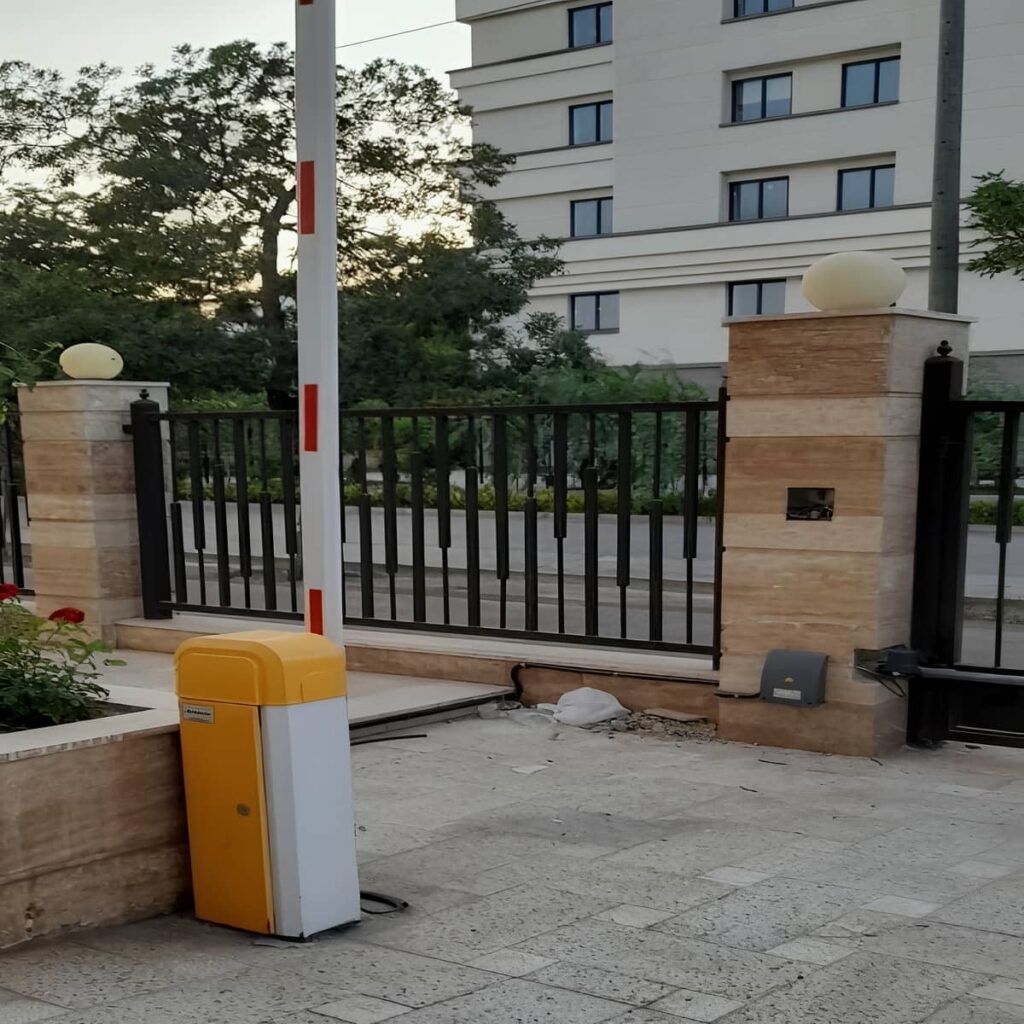 پلاک خوان پارکینگ ورودی برای امنیت گیت پلاک خوان پارکینگ ورودی برای امنیت گیت