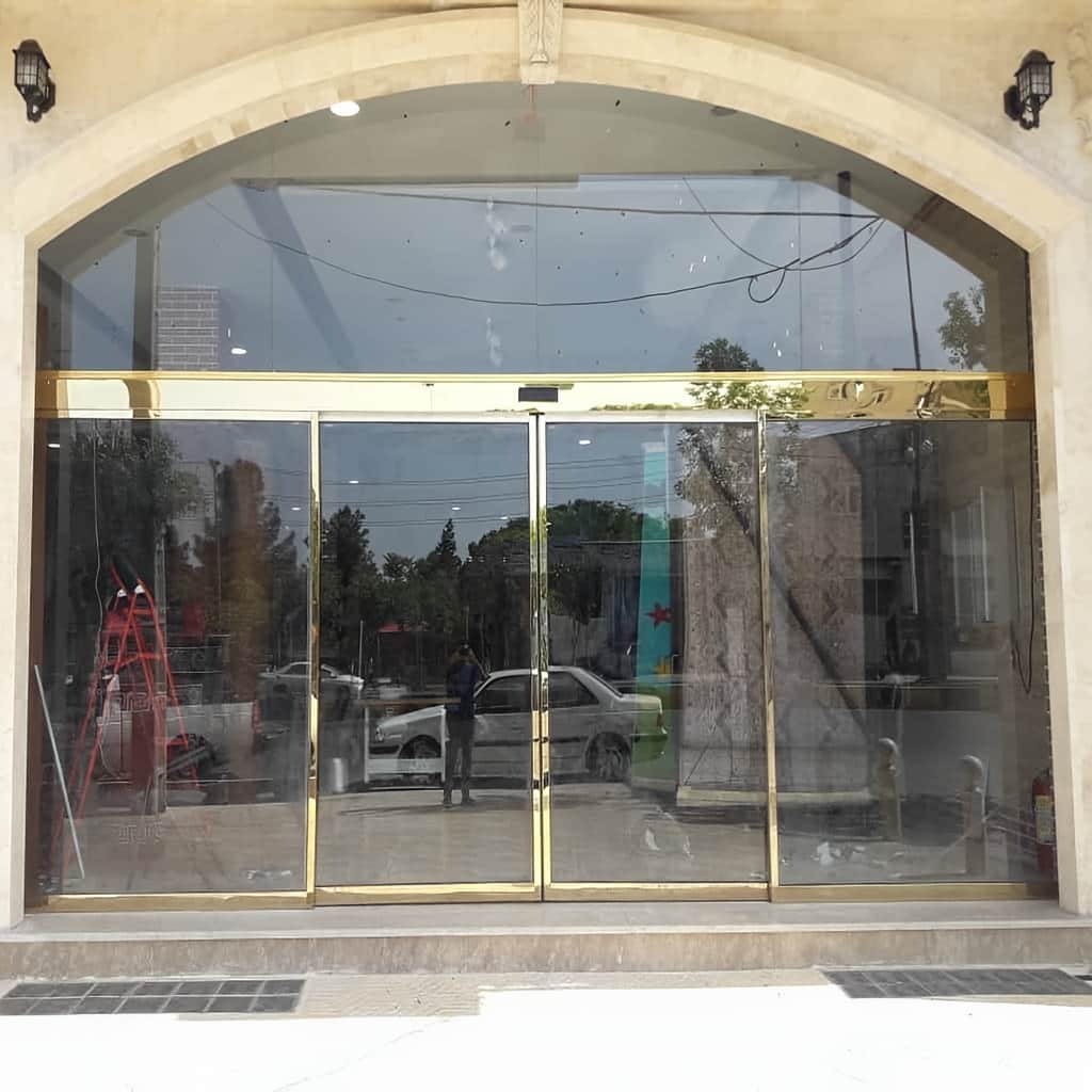 درب شیشه ای لوکس با قفل و حسگر ایمنی