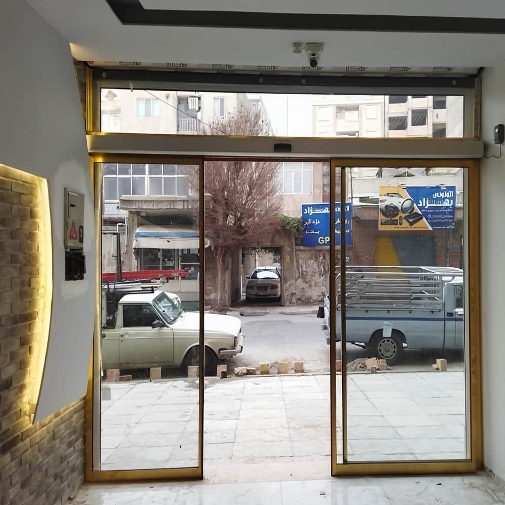 درب شیشه ای کم صدا دولنگه با قفل مطمئن