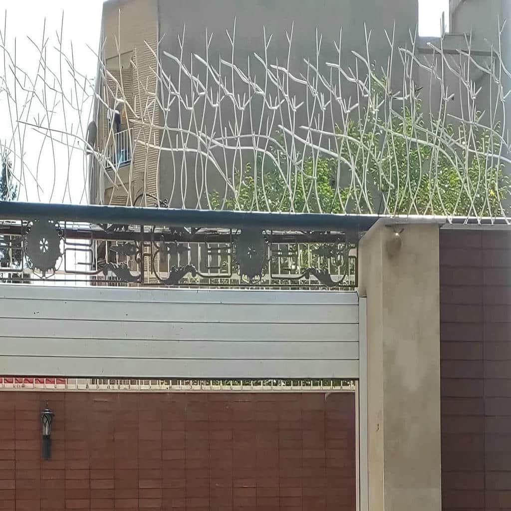 مدل کلاسیک حفاظ شاخ گوزنی دیوار باغ ویلا با شاخه‌های چندجهته