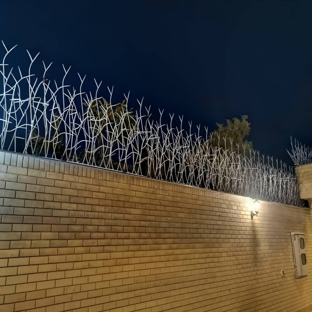 مدل دو ردیفه حفاظ شاخ گوزنی باغ ویلا برای دیوار عریض