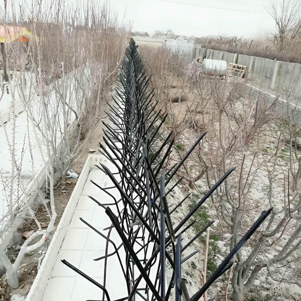 طرح پله‌ای حفاظ ویلایی نیزه‌ای برای اختلاف سطح