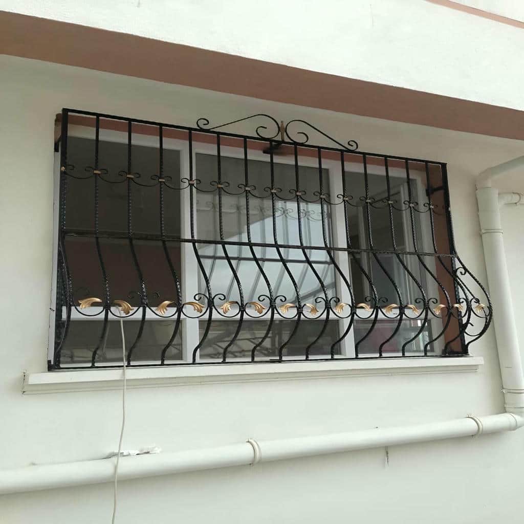 اجرای نرده پنجره ساده پروفیلی با فاصله ایمن