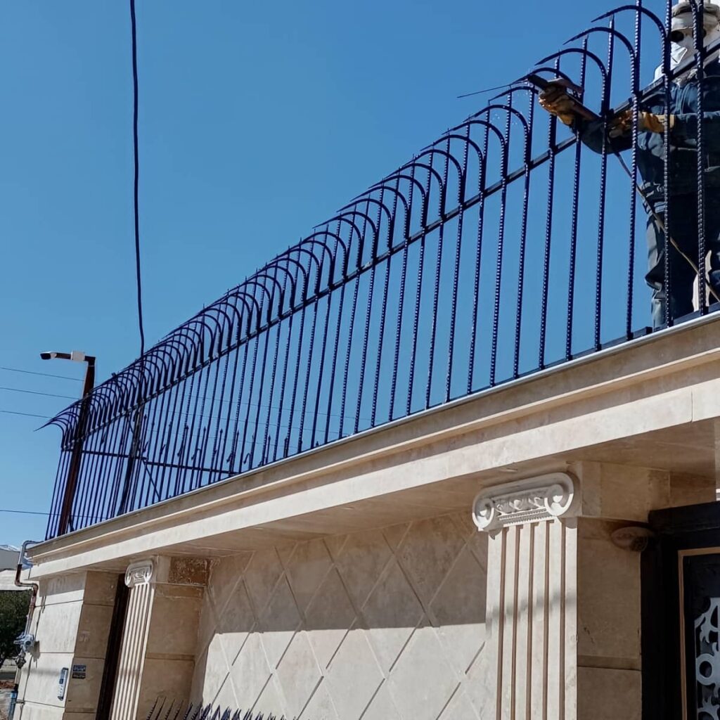 حفاظ دیوار کلاسیک سرنیزه برای امنیت ورودی حفاظ دیوار کلاسیک سرنیزه برای امنیت ورودی