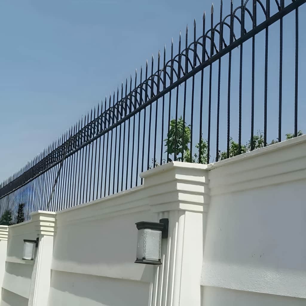 طرح دو نیزه‌ای حفاظ دیوار حیاط برای حفظ حریم