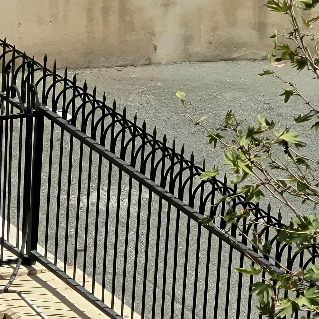 طرح بوته‌ای حفاظ دیوار مسکونی برای حفظ حریم