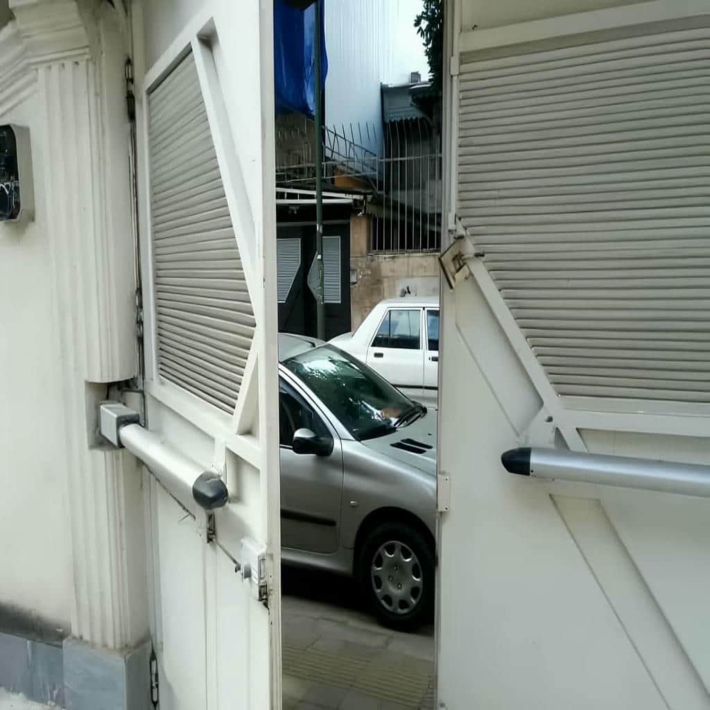 تعمیر جک درب پارکینگ لولایی شفت بلند با باز شدن ناقص