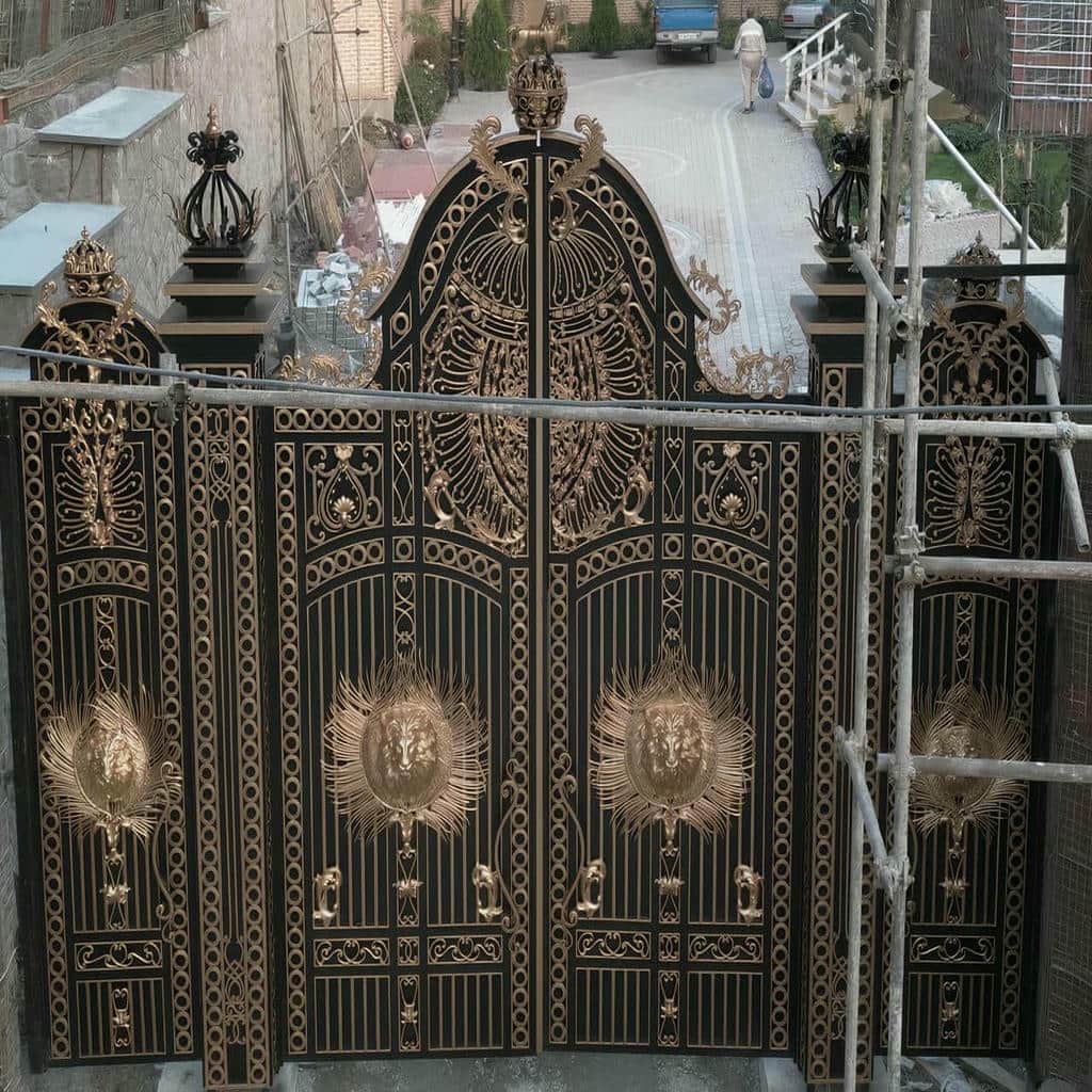 درب ریلی باغ با پنل بسته و حریم کامل