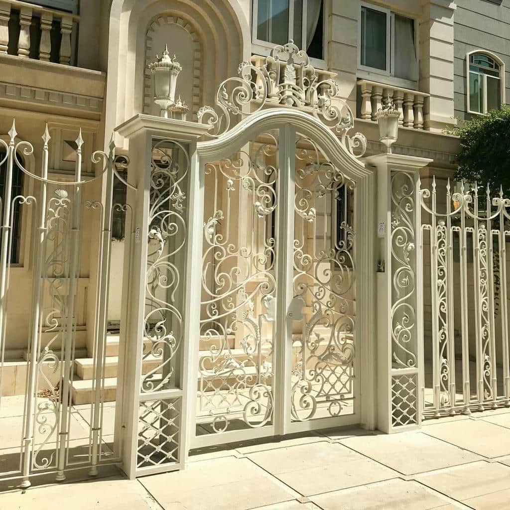 ساخت درب پارکینگ کلاسیک کتیبه دار با فرفورژه ایمن