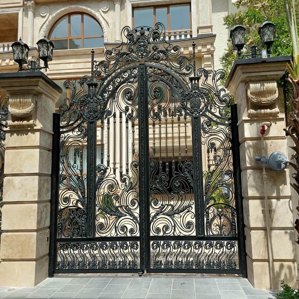 8 نمونه درب پارکینگ شاسی فلزی تقویت شده