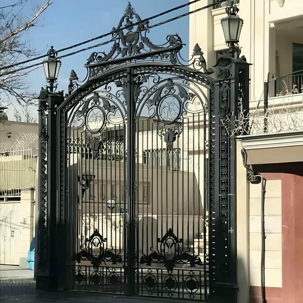 سفارش درب فرفورژه نمای رومی متناسب با دهانه
