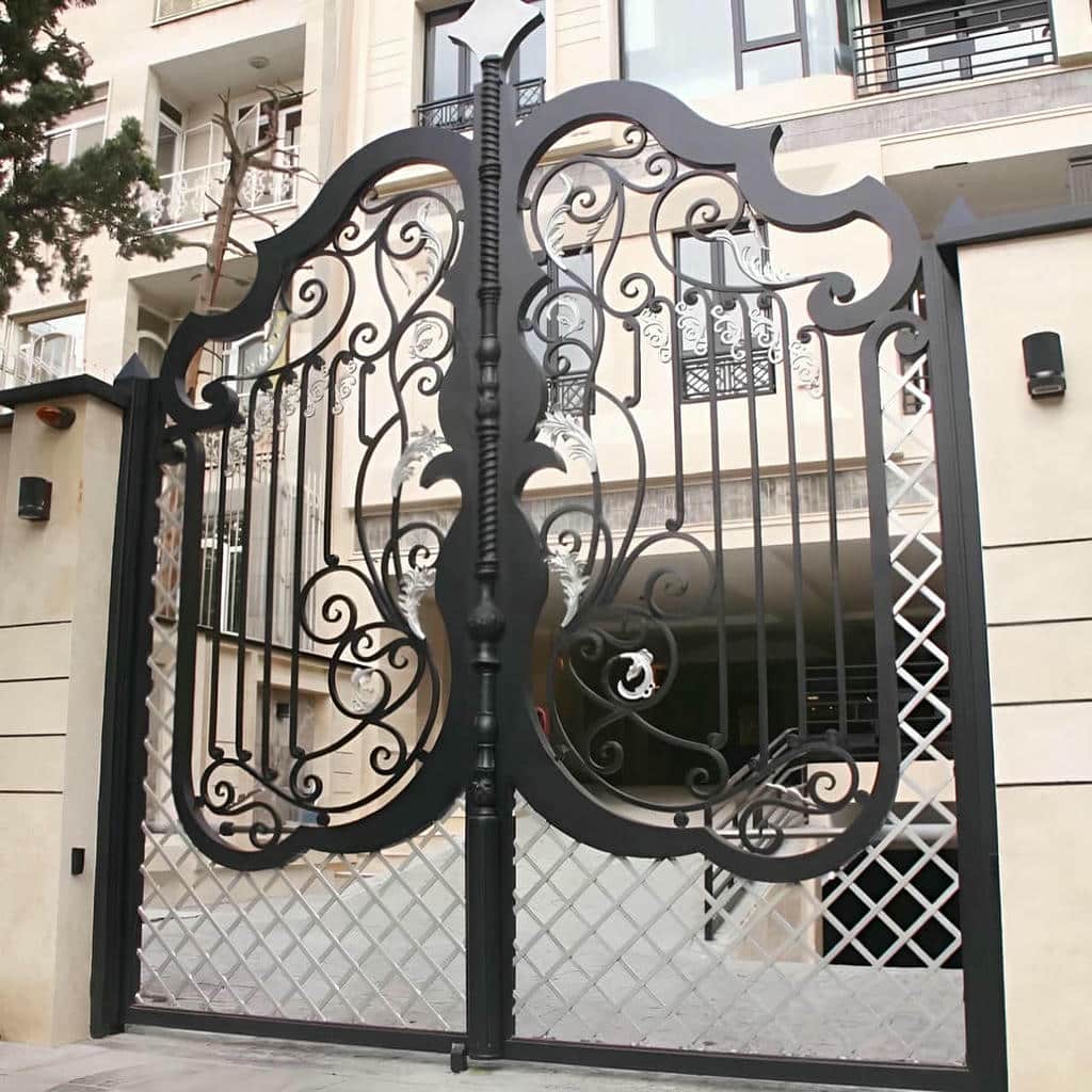 مدل درب حیاط دو لنگه برای کنترل رفت‌وآمد خودرو