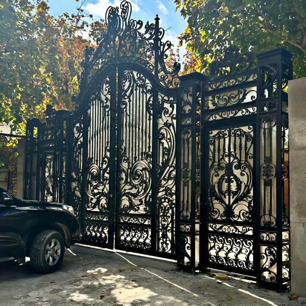 خدمات نصب درب طرح چوب ترموود با قفل برقی