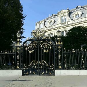 7 مدل درب حیاط مشبک نورگیر