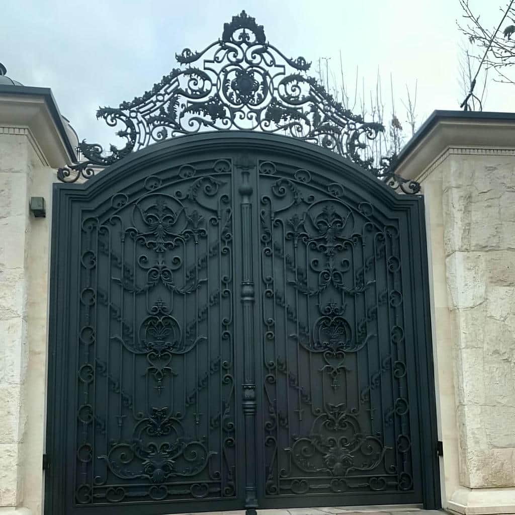 سفارش درب پارکینگ مینیمال خطی متناسب با دهانه