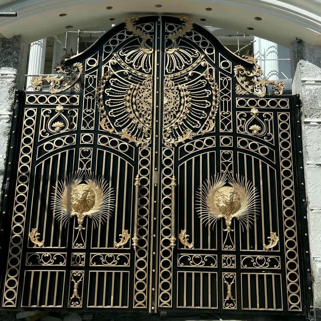 مدل درب فلزی کشویی باغ برای رفت‌وآمد روان