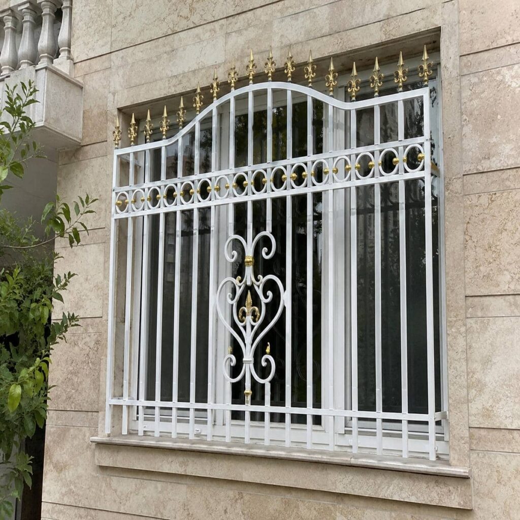 نصب حفاظ پنجره قوسی کتیبه دار روی زیرسازی مقاوم نصب حفاظ پنجره قوسی کتیبه دار روی زیرسازی مقاوم