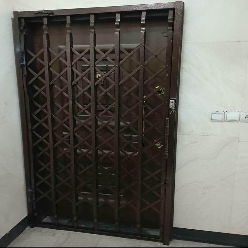 حفاظ فلزی ورودی ساختمان