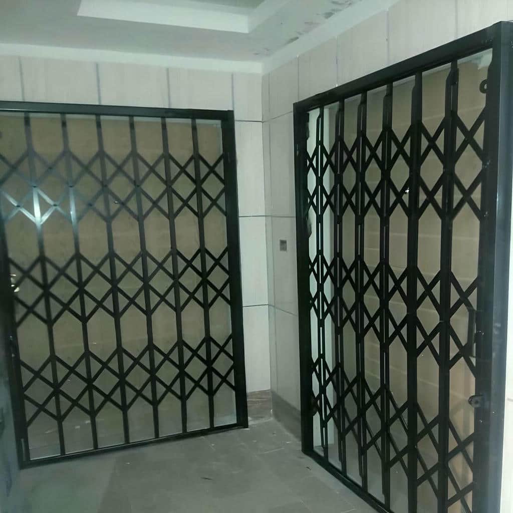 درب آکاردئونی آپارتمان