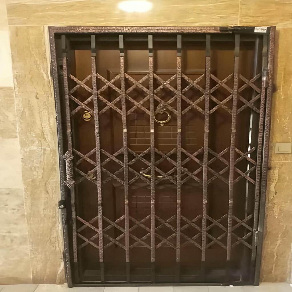 محافظ ورودی ساختمان