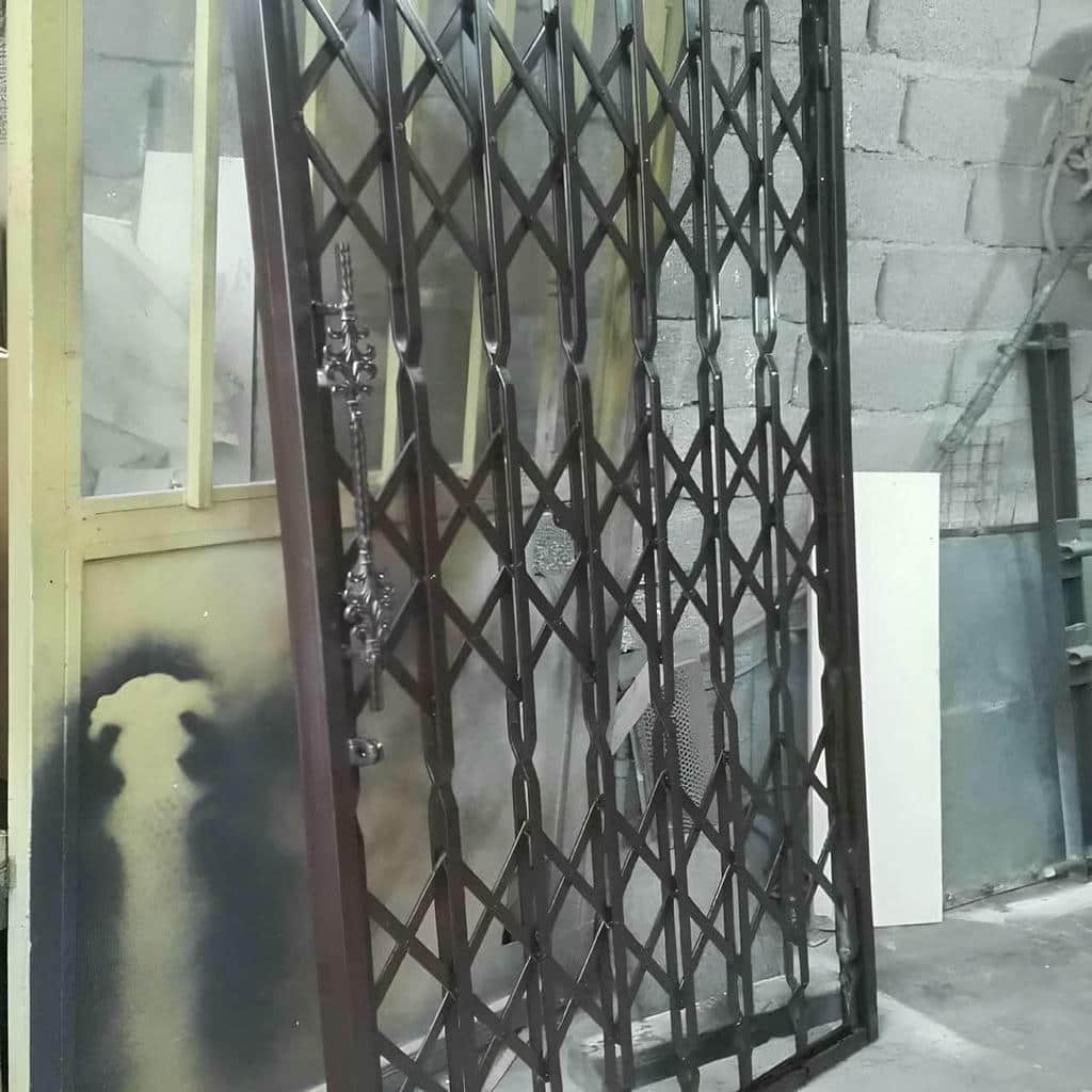 درب آکاردئونی نمای مینیمال