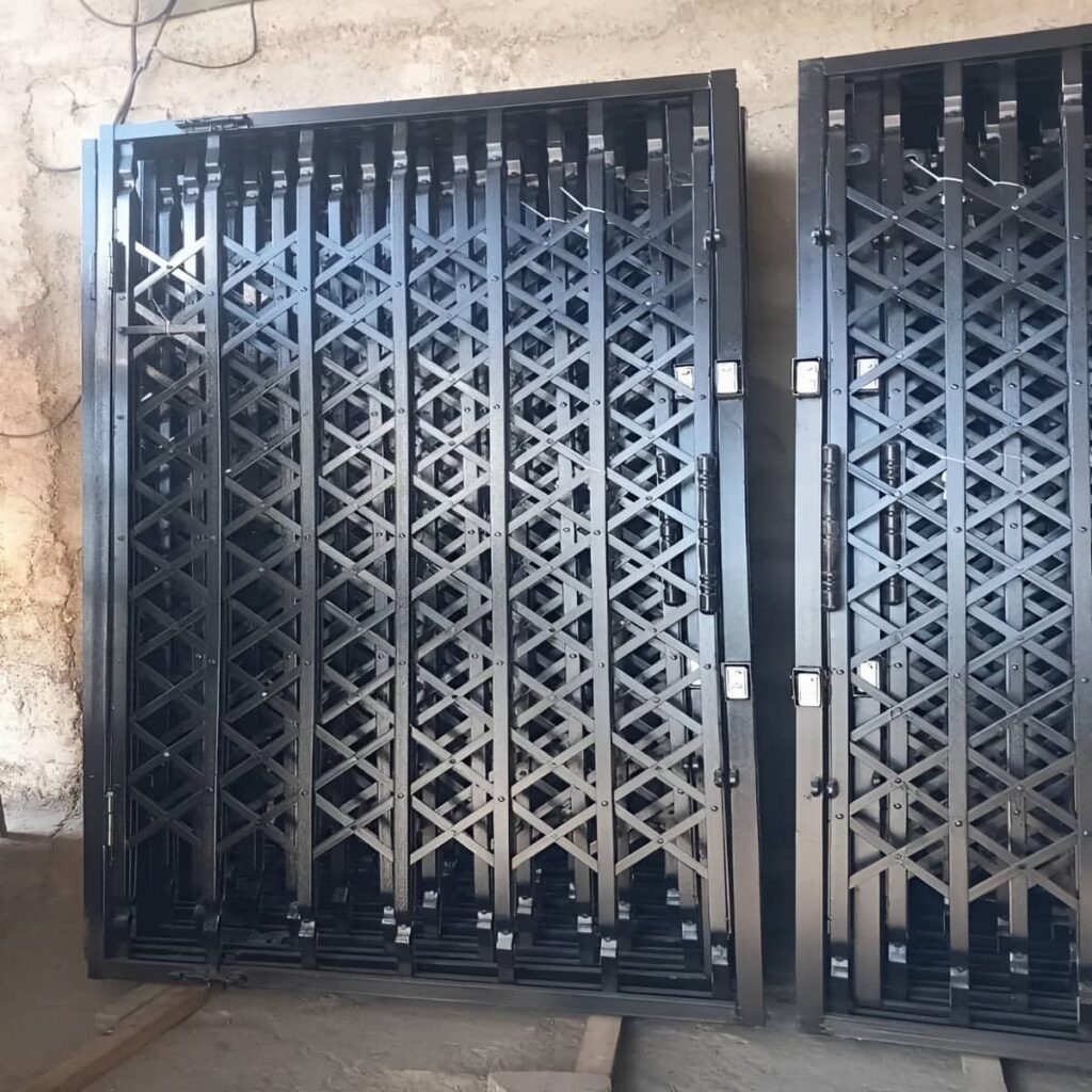 محافظ آکاردئونی درب ورودی