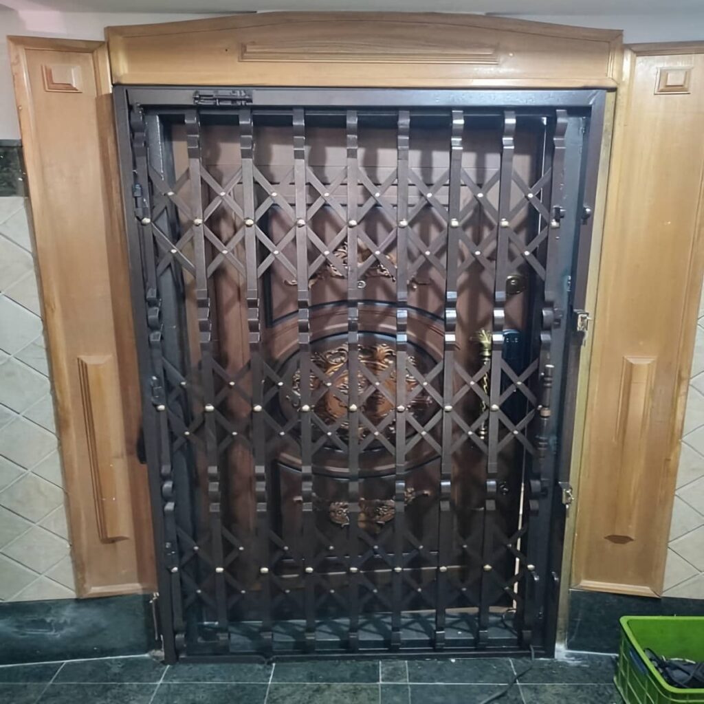 درب آکاردئونی قفل دار درب آکاردئونی قفل دار