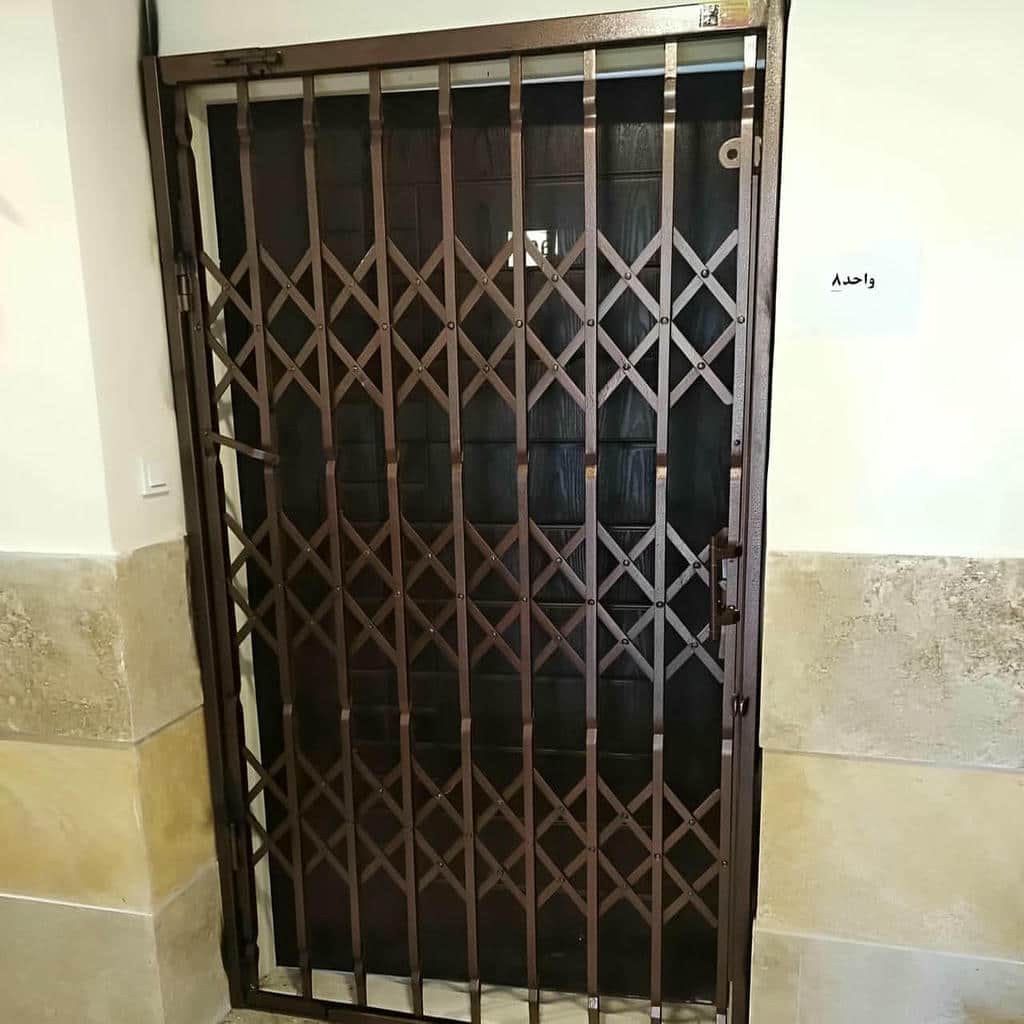 محافظ ورودی ساختمان تاشو